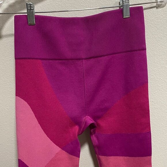 Fabletics Very Berry Multi Colorblock High-Waist Seamless Capri Leggings M - Picture 5 of 12